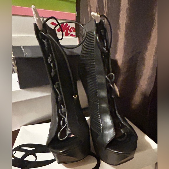 Gwen Stefani L.A.M.B. 'Hoku' Lace-Up
Bootie - Picture 6 of 6